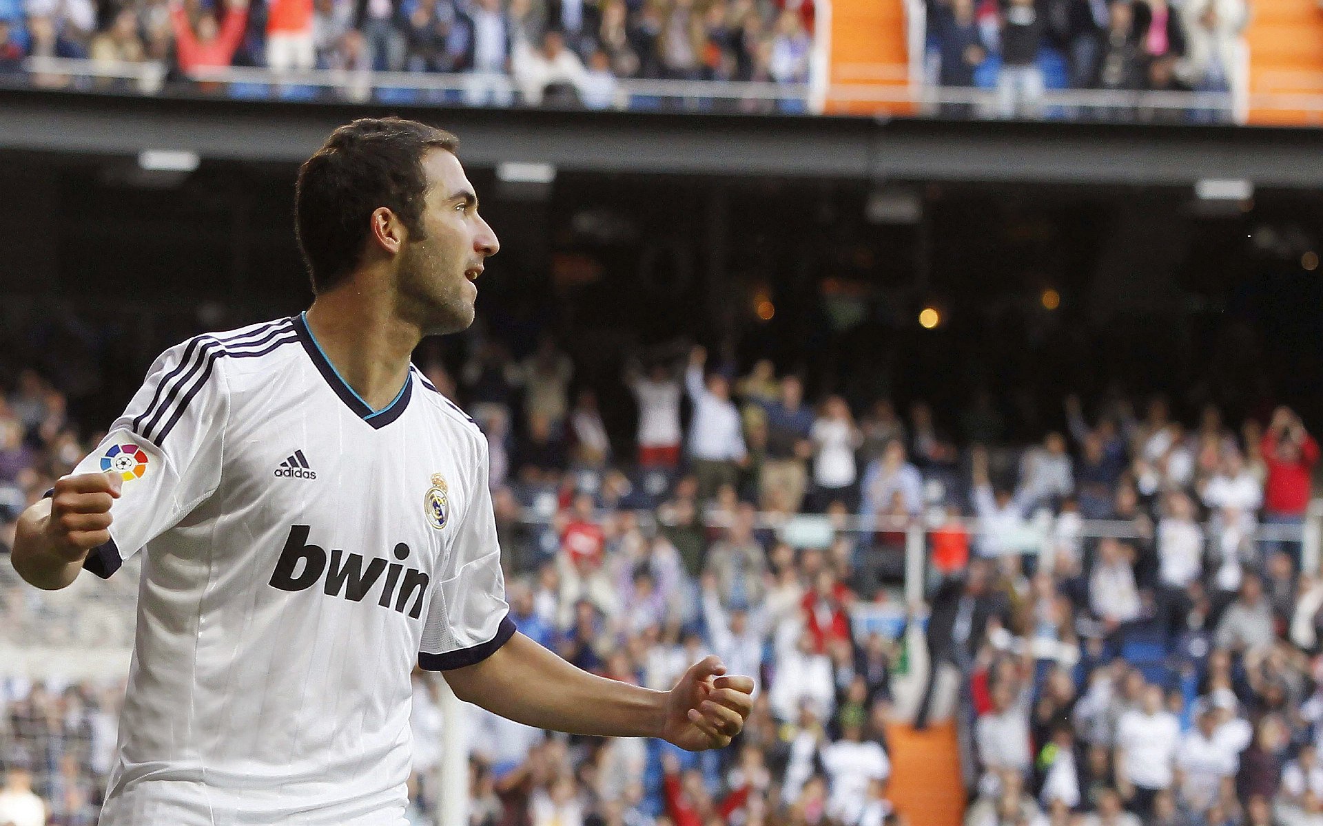 米兰体育官网入口-传统豪门的崛起：新赛季的复苏故事，豪门崛起重